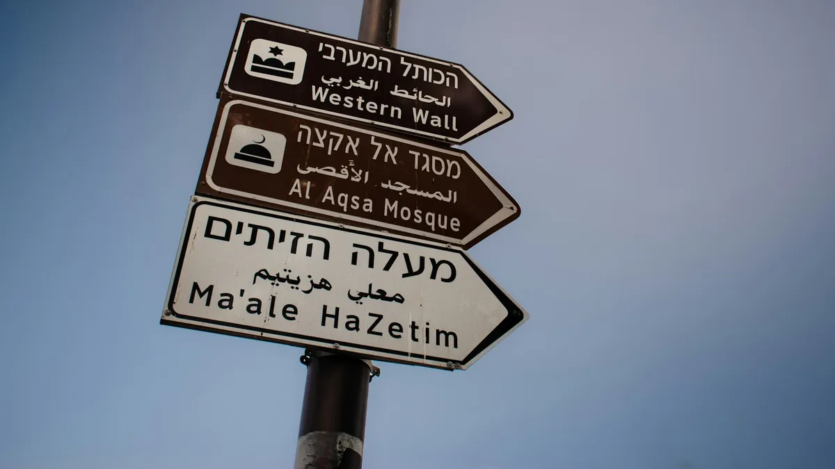 סצנה המציגה היכן נמצאת הגלריה הנמוכה בעולם ולמה היא מיוחדת?