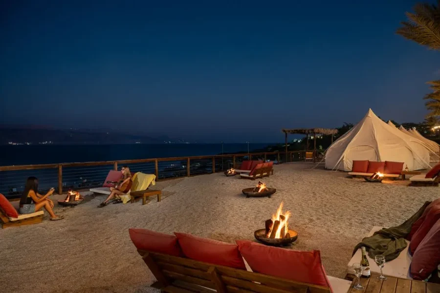 retreat-campfire